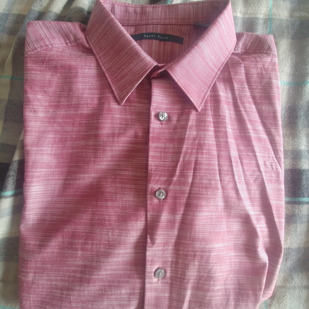 Red Perry Ellis short-sleeve button-up